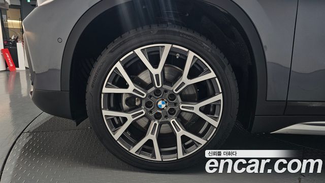 BMW X1 xDrive 20i xLine — пробег 73 731 км — фото 5 из 5