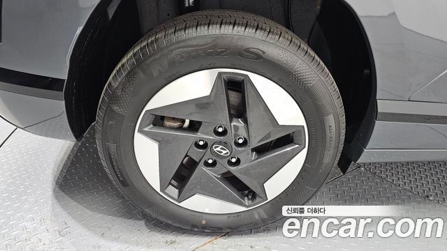 Hyundai Kona Standard E-Value+ — пробег 2 248 км — фото 5 из 5