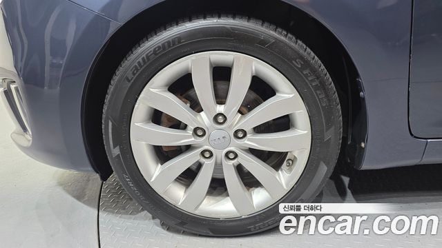 Kia Carens 1.7 VGT Prestige — пробег 183 290 км — фото 5 из 5