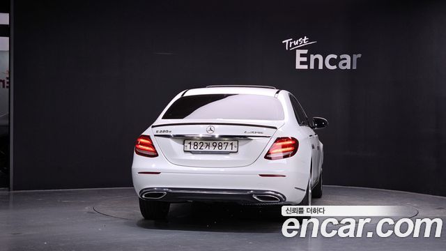 Mercedes-Benz E-Class из Кореи Encar