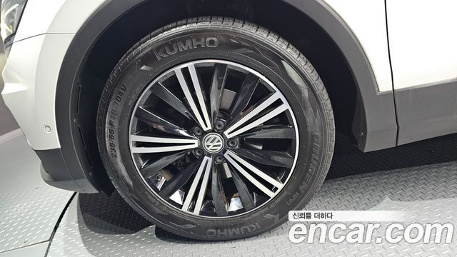 Volkswagen Tiguan 2.0 TDI Prestige — пробег 128 927 км — фото 5 из 5