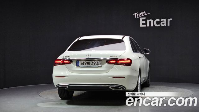 Mercedes-Benz E-Class из Кореи Encar