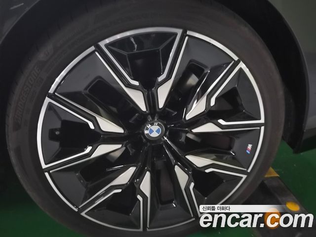 BMW i7 M70 xDrive M Performance — пробег 26 621 км — фото 5 из 5