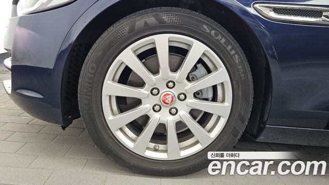 Jaguar XE 20d Prestige — пробег 90 369 км — фото 5 из 5