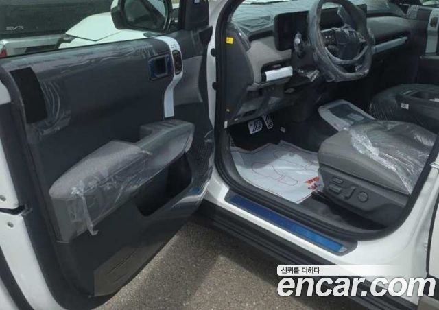 Kia EV3 Long Range 2WD Earth — пробег 1 км — фото 4 из 5