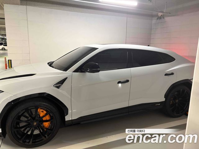 Lamborghini Urus 4.0 V8 S — пробег 9 900 км — фото 1 из 5