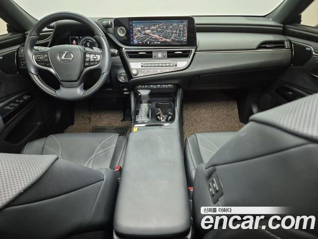 Lexus ES Executive — пробег 28 441 км — фото 5 из 5