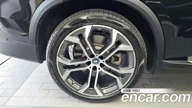 BMW X5 xDrive 50e xLine — пробег 29 500 км — фото 5 из 5