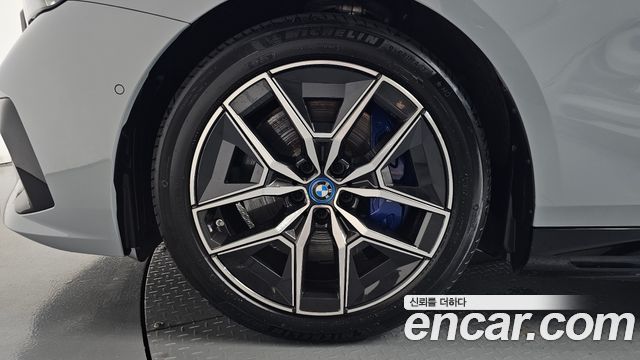 BMW i5 eDrive 40 M Sport — пробег 18 106 км — фото 5 из 5