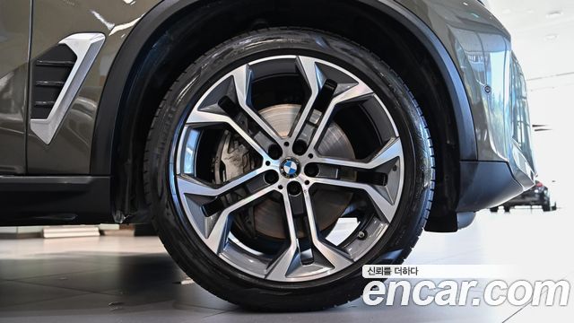 BMW X5 xDrive 50e xLine — пробег 8 751 км — фото 5 из 5