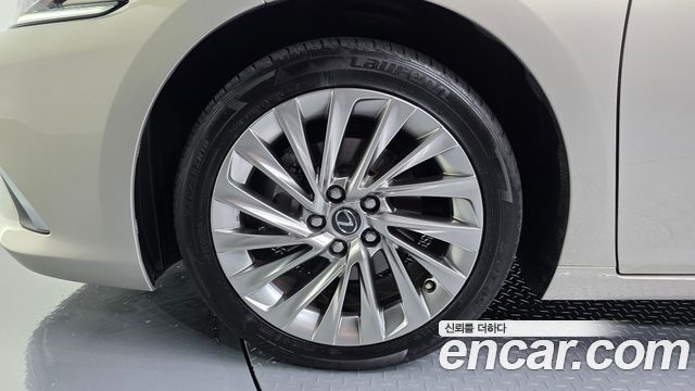 Lexus ES Luxury Plus — пробег 97 039 км — фото 5 из 5