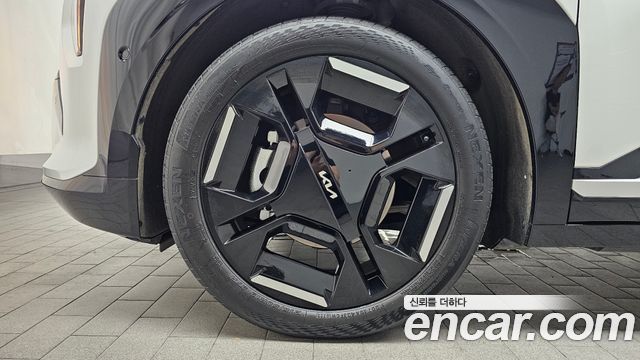 Kia EV3 Standard 2WD GT Line — пробег 7 761 км — фото 5 из 5