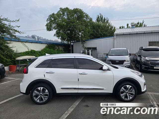 Kia Niro Taxi — пробег 265 758 км — фото 4 из 5