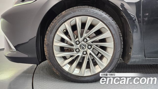 Lexus ES Executive — пробег 61 736 км — фото 5 из 5
