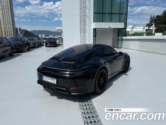 Porsche 911 Carrera 4 GTS — пробег 4 200 км — фото 5 из 5