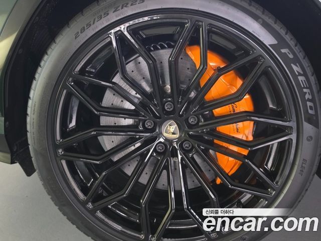 Lamborghini Urus 4.0 V8 SE — пробег 30 км — фото 5 из 5