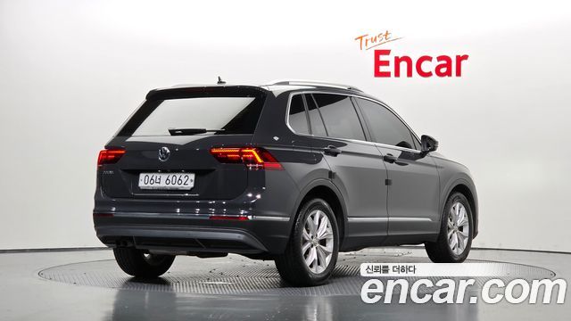 Volkswagen Tiguan 2.0 TDI Premium — пробег 86 379 км — фото 2 из 5