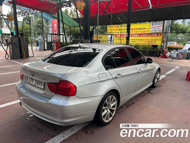 BMW 3-Series 320i Sedan — пробег 130 000 км — фото 3 из 5
