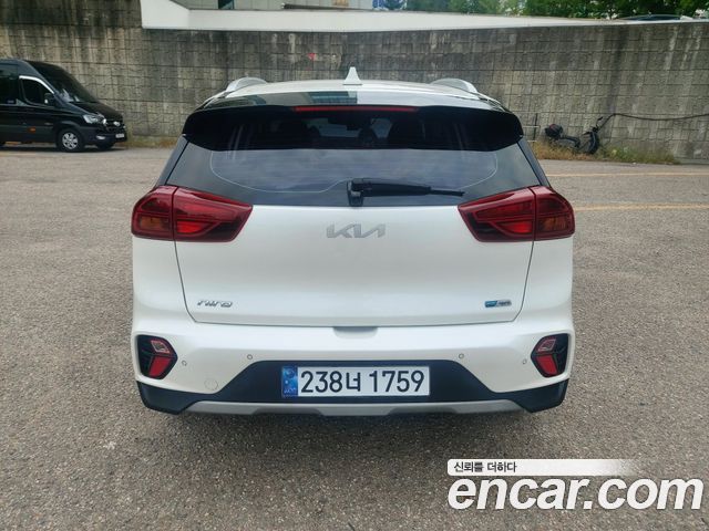 Kia Niro 1.6 HEV Prestige — пробег 40 000 км — фото 4 из 5