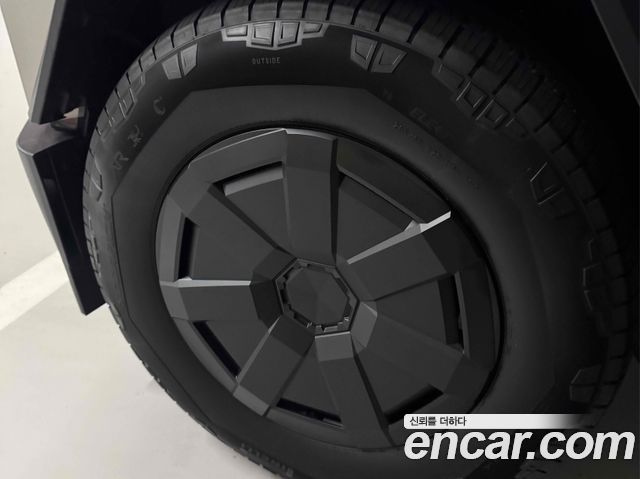 Tesla Cybertruck AWD — пробег 19 880 км — фото 5 из 5