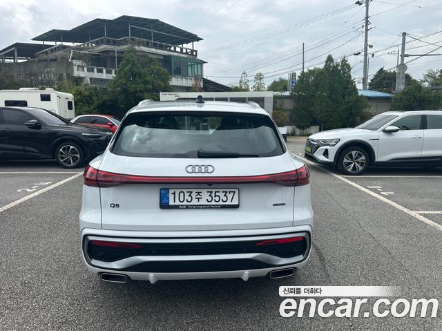 Audi Q5 40 TFSI Quattro S Line — пробег 30 км — фото 4 из 5