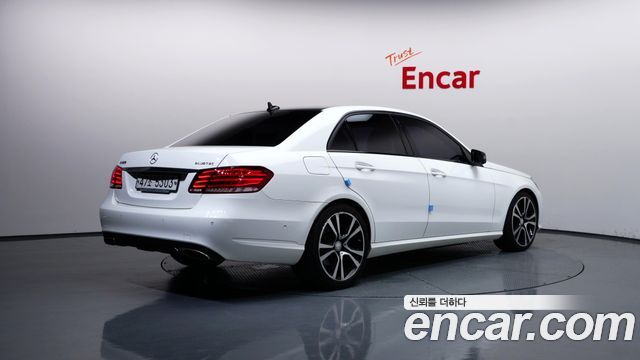 Mercedes-Benz E-Class E220 Bluetec Avantgarde Sport — пробег 104 884 км — фото 2 из 5