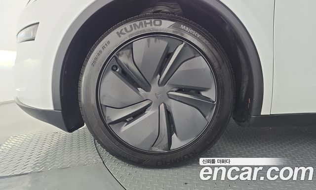 Tesla Model Y RWD — пробег 23 574 км — фото 5 из 5