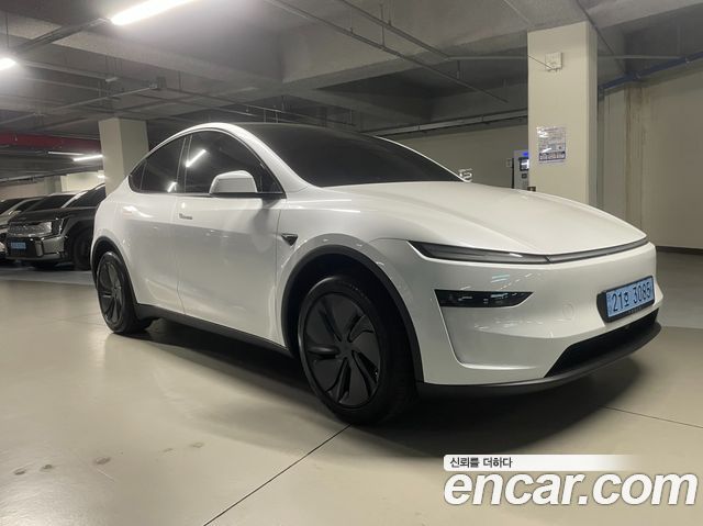 Tesla Model Y Premium RWD — пробег 600 км — фото 1 из 5