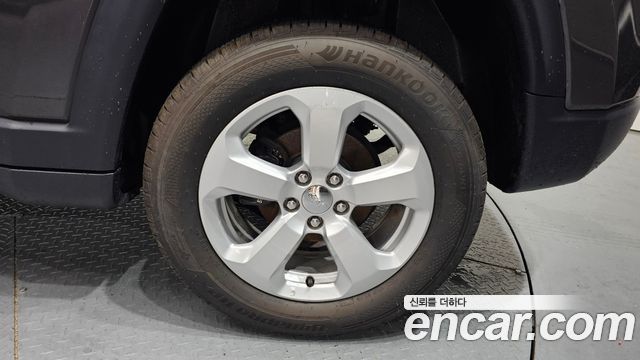 Jeep Compass 2.4 Longitude AWD — пробег 33 720 км — фото 5 из 5