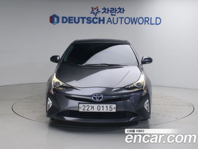 Toyota Prius 1.8 E — пробег 182 387 км — фото 3 из 5