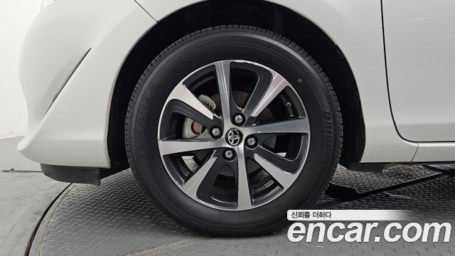 Toyota Prius 1.5 — пробег 37 106 км — фото 5 из 5