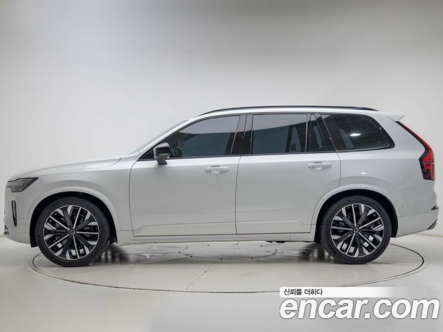 Volvo XC90 B6 Ultra Dark — пробег 4 692 км — фото 3 из 5