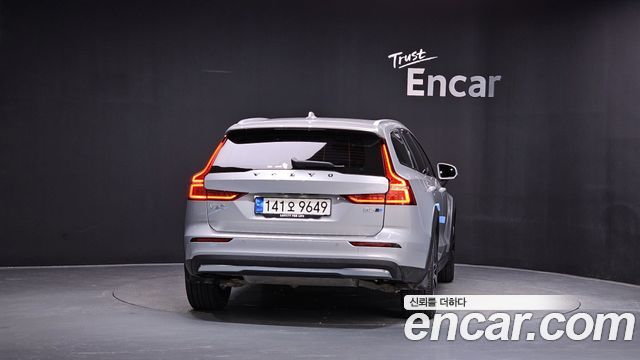 Volvo V60 B5 Ultimate AWD — пробег 39 223 км — фото 4 из 5