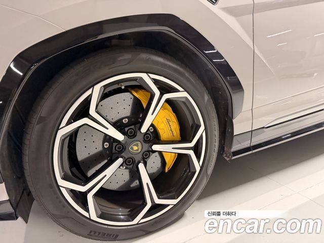 Lamborghini Urus 4.0 V8 — пробег 36 000 км — фото 5 из 5