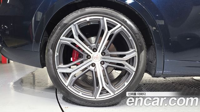 Maserati Levante 3.0 AWD GranLusso — пробег 67 448 км — фото 5 из 5