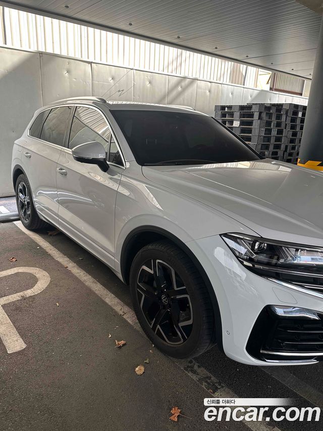 Volkswagen Touareg 3.0 TDI Prestige — пробег 14 400 км — фото 2 из 5