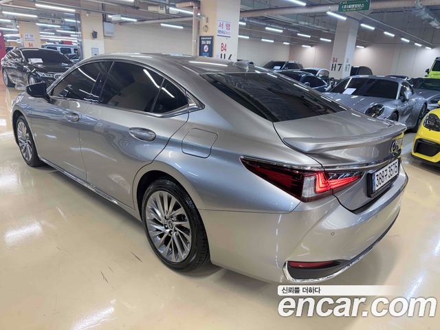 Lexus ES Executive — пробег 11 100 км — фото 2 из 5