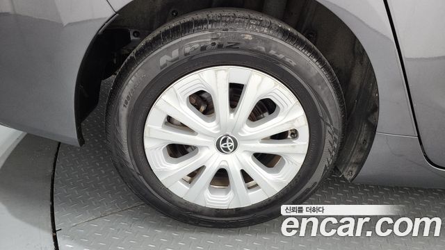 Toyota Prius 1.8 — пробег 161 134 км — фото 5 из 5