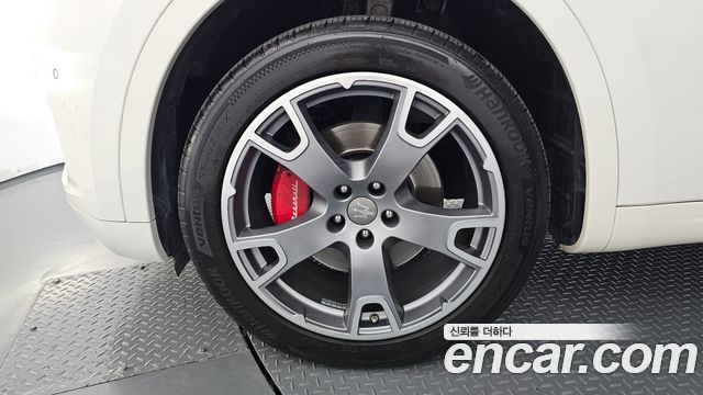 Maserati Levante из Кореи Encar