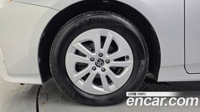 Toyota Prius 1.8 E — пробег 55 844 км — фото 5 из 5