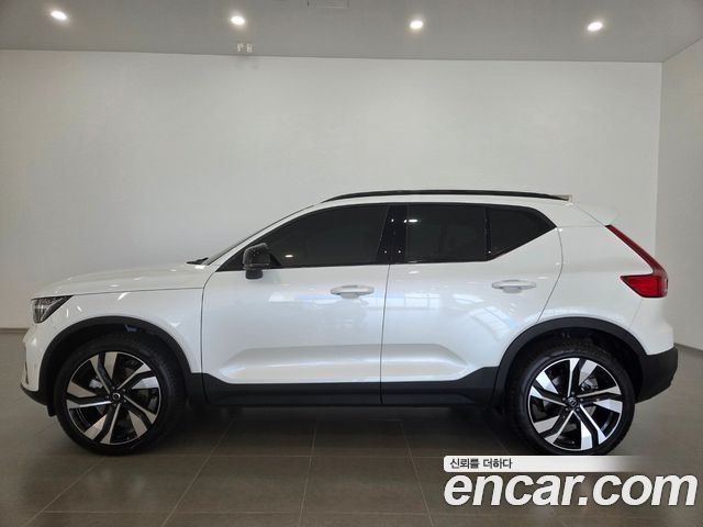 Volvo XC40 B4 Ultra Dark — пробег 2 420 км — фото 5 из 5