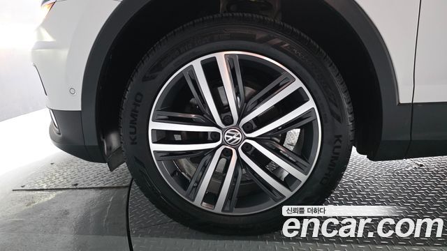 Volkswagen Tiguan 2.0 TDI Prestige — пробег 40 676 км — фото 5 из 5