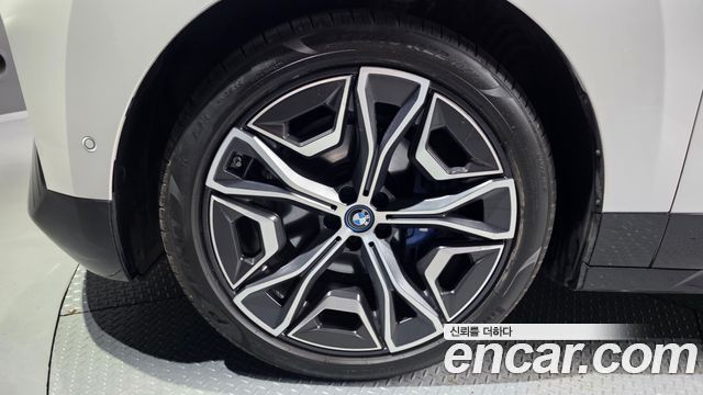 BMW iX xDrive M60 — пробег 38 594 км — фото 5 из 5