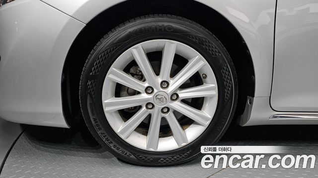 Toyota Camry Hybrid XLE — пробег 138 901 км — фото 5 из 5