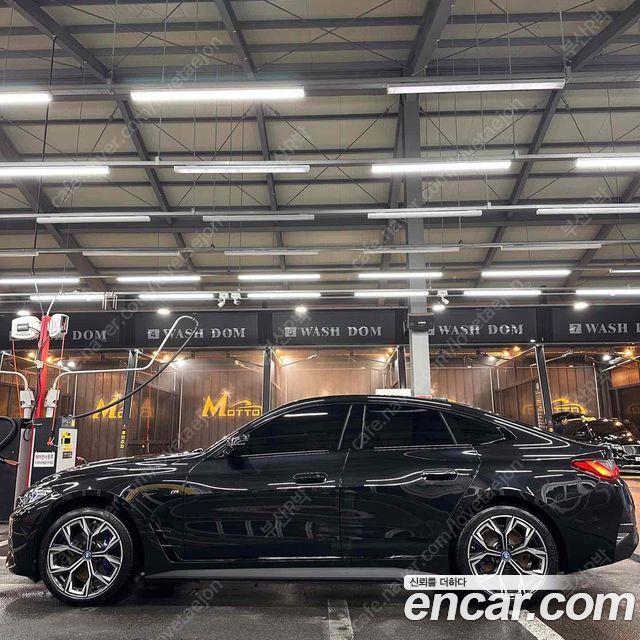 BMW i4 eDrive40 M Sports Pro — пробег 40 500 км — фото 4 из 5