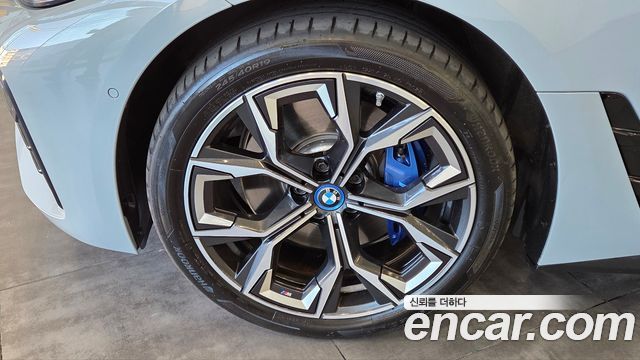 BMW i4 eDrive40 M Sports Pro — пробег 43 262 км — фото 5 из 5