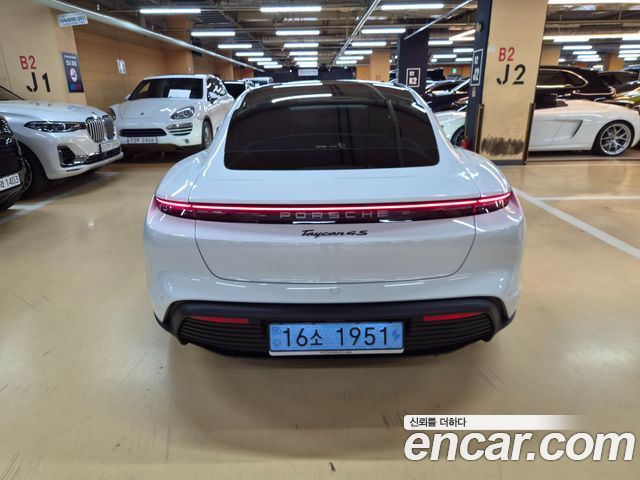 Porsche Taycan 4S — пробег 8 800 км — фото 5 из 5