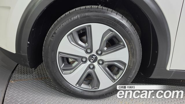Kia Niro Prestige — пробег 123 940 км — фото 5 из 5