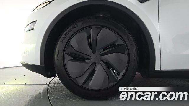 Tesla Model Y RWD — пробег 25 677 км — фото 5 из 5