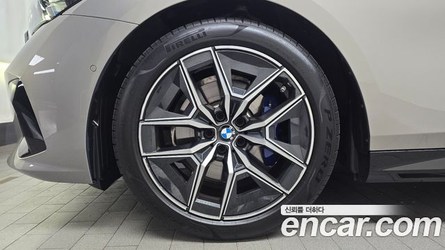 BMW 5-Series 520i M Sport — пробег 2 730 км — фото 5 из 5